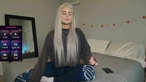 Snapshot of buitifulblonde chatting on 01.18.25 buitifulblonde online show from 01.18.25