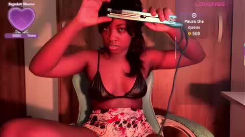 Snapshot of bunny_secrets chatting on 10.02.25 Isa online show from 10.02.25