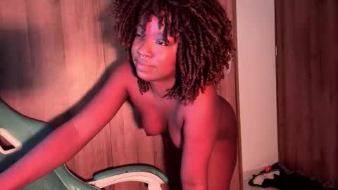 Snapshot of bunny_secrets chatting on 10.07.25 Isa online show from 10.07.25