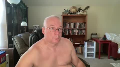 Snapshot of bustyballs100 chatting on 09.26.25 bustyballs100 online show from 09.26.25