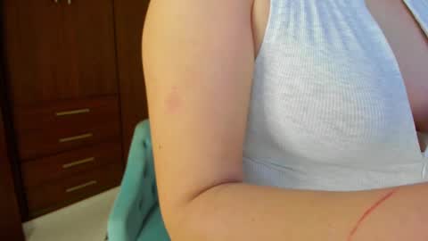 Snapshot of buunnyyhot chatting on 02.16.25 Rosse online show from 02.16.25