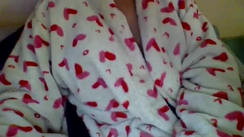 Snapshot of caligirl310r chatting on 12.17.24 Caligurl   Queen    Head Fluffer In Charge  Goddess of Cocktease   Mistress of Holes online show from 12.17.24