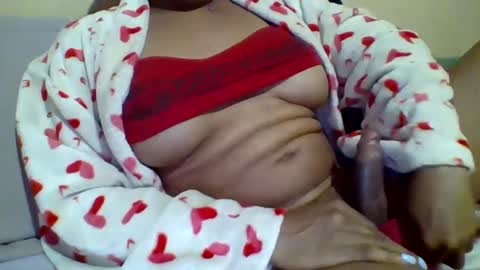 Snapshot of caligirl310r chatting on 01.18.25 Caligurl   Queen    Head Fluffer In Charge  Goddess of Cocktease   Mistress of Holes online show from 01.18.25