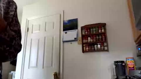 Snapshot of calishop1 chatting on 10.27.25 calishop1 online show from 10.27.25