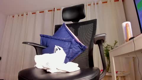 Snapshot of camila_shorty_ chatting on 02.15.25 CamilaMendez--- online show from 02.15.25