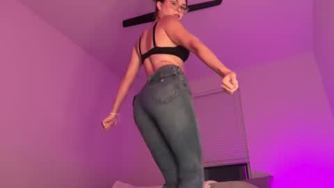 Snapshot of camilaaaxxx chatting on 10.08.25 Camila online show from 10.08.25