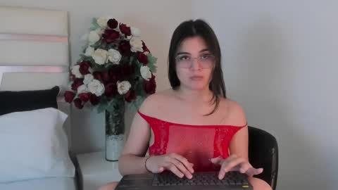 Snapshot of camilasofiia chatting on 12.21.24 Camila online show from 12.21.24