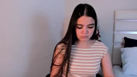 Snapshot of camilasofiia chatting on 01.16.25 Camila online show from 01.16.25