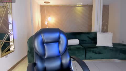 Snapshot of candaserussell chatting on 10.02.25 Candanse R online show from 10.02.25