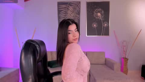 Snapshot of candaserussell chatting on 10.19.25 Candanse R online show from 10.19.25