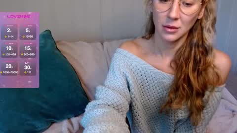 Snapshot of candicamgirl chatting on 12.03.24 MissCandiJones online show from 12.03.24