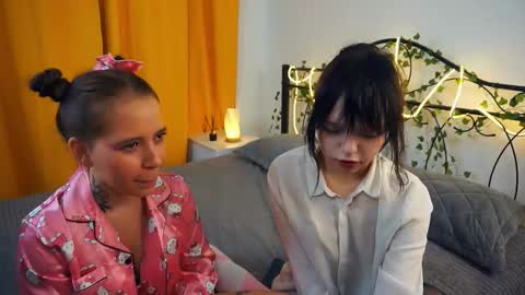 Snapshot of candiewilliar chatting on 11.10.25 Klara and Yupi online show from 11.10.25