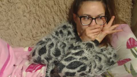 say meow and send tips  online show from 12.05.24