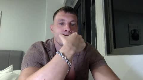 Snapshot of capt_oliver chatting on 01.02.25 follow my twitter  online show from 01.02.25