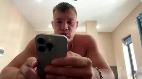 Snapshot of capt_oliver chatting on 09.12.25 follow my twitter  online show from 09.12.25