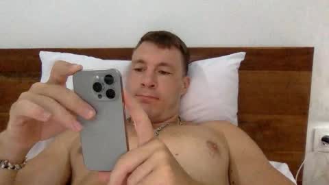 Snapshot of capt_oliver chatting on 09.19.25 follow my twitter  online show from 09.19.25