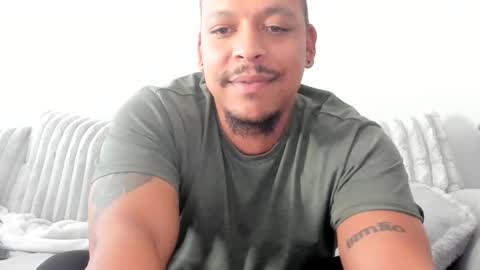 Snapshot of caramelizedzeus chatting on 10.15.25 caramelizedzeus online show from 10.15.25