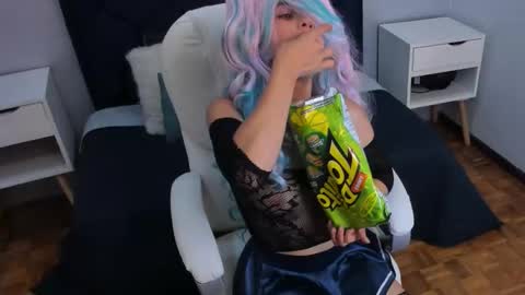 Snapshot of carinasommers chatting on 11.03.25 CARINA  online show from 11.03.25