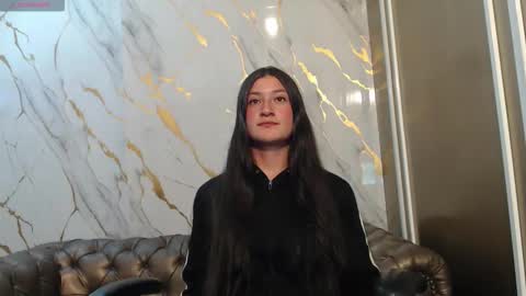 Snapshot of caritoluna_ chatting on 11.02.25 Carito online show from 11.02.25