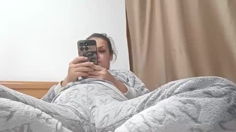 Snapshot of carlasweet00 chatting on 10.08.25 carlasweet00 online show from 10.08.25