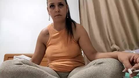 Snapshot of carlasweet00 chatting on 11.01.25 carlasweet00 online show from 11.01.25