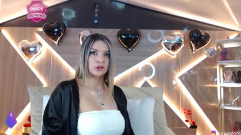 Snapshot of carlotta_ricci chatting on 09.30.25 Carla Carla I am sensual goddes and i was born for loveworshipping and enjoyment. online show from 09.30.25