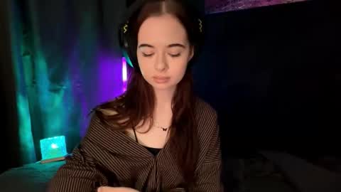 Snapshot of carmellacarrico chatting on 10.16.25 Rin online show from 10.16.25