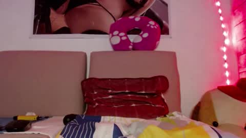 Snapshot of caro_milf_ chatting on 12.25.24 Caro milf  online show from 12.25.24