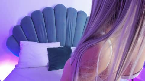 Snapshot of carolainsmith chatting on 09.26.25 Carolain online show from 09.26.25