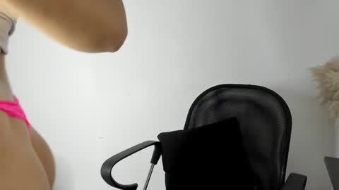 Snapshot of carolay759687 chatting on 01.03.25 carolay759687 online show from 01.03.25