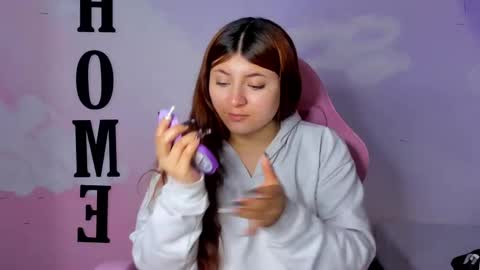 Snapshot of carolay759687 chatting on 02.27.25 carolay759687 online show from 02.27.25