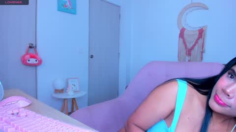 Snapshot of carolinalovehot chatting on 01.29.25 Carolina online show from 01.29.25
