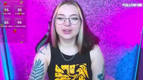 Snapshot of carolinareaperr chatting on 09.28.25 Ask me better xx online show from 09.28.25