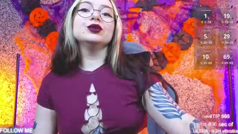 Snapshot of carolinareaperr chatting on 10.26.25 Ask me better xx online show from 10.26.25