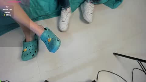 Snapshot of caroline_daring chatting on 10.10.25 caroline daring online show from 10.10.25