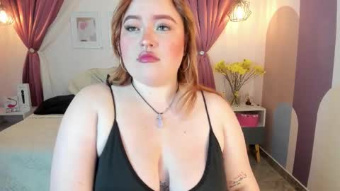 Carolinee  online show from 10.15.25