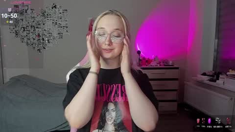 Snapshot of cassie_rosss chatting on 12.20.24 Cassie Rosss online show from 12.20.24