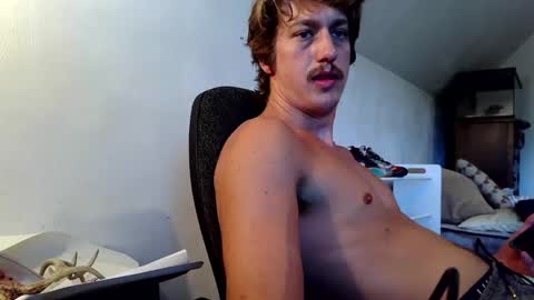 Snapshot of castration40 chatting on 10.04.25 castration40 online show from 10.04.25