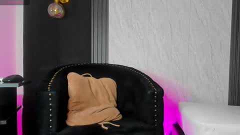 Snapshot of catherine_smith_ chatting on 11.10.25 Catherine online show from 11.10.25