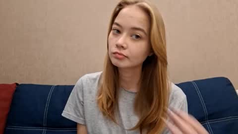 Snapshot of cathrynfinnell chatting on 10.27.25 Alisa online show from 10.27.25