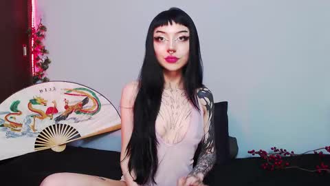 Snapshot of cati_petite chatting on 10.27.25 Cati help me reach my goal of 100 thumbs up again 3 online show from 10.27.25