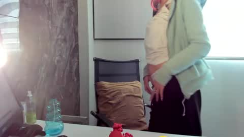 Snapshot of catt_evans1 chatting on 12.01.24 CATT EVANS online show from 12.01.24