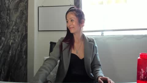 Snapshot of catt_evans1 chatting on 12.11.24 CATT EVANS online show from 12.11.24