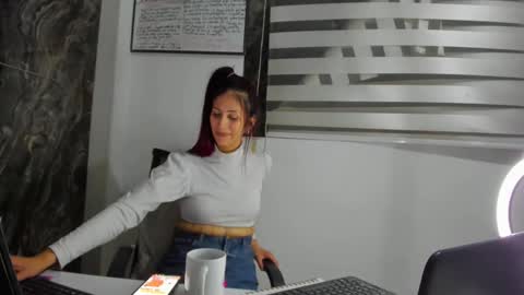 Snapshot of catt_evans1 chatting on 01.28.25 CATT EVANS online show from 01.28.25