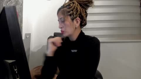 Snapshot of catt_evans1 chatting on 10.09.25 CATT EVANS online show from 10.09.25