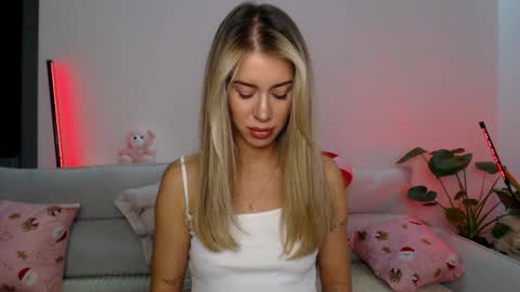 Snapshot of celin_summer chatting on 12.15.24 Celin online show from 12.15.24