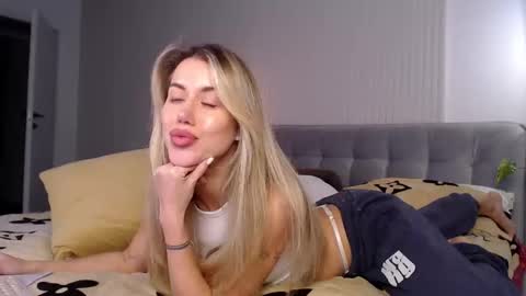 Snapshot of celin_summer chatting on 02.20.25 Celin online show from 02.20.25
