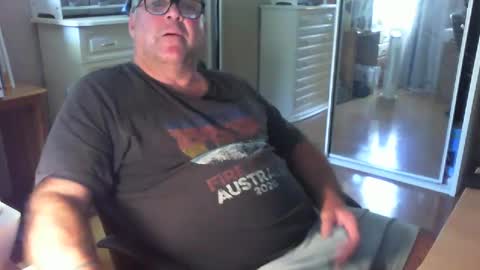 Snapshot of chalkstall chatting on 01.12.25 Chalky online show from 01.12.25