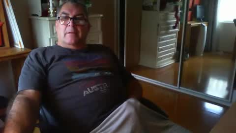 Snapshot of chalkstall chatting on 09.12.25 Chalky online show from 09.12.25