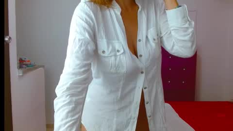 Snapshot of chantalsemenova2023 chatting on 01.08.25 chantal sweety  and horny latina for u online show from 01.08.25